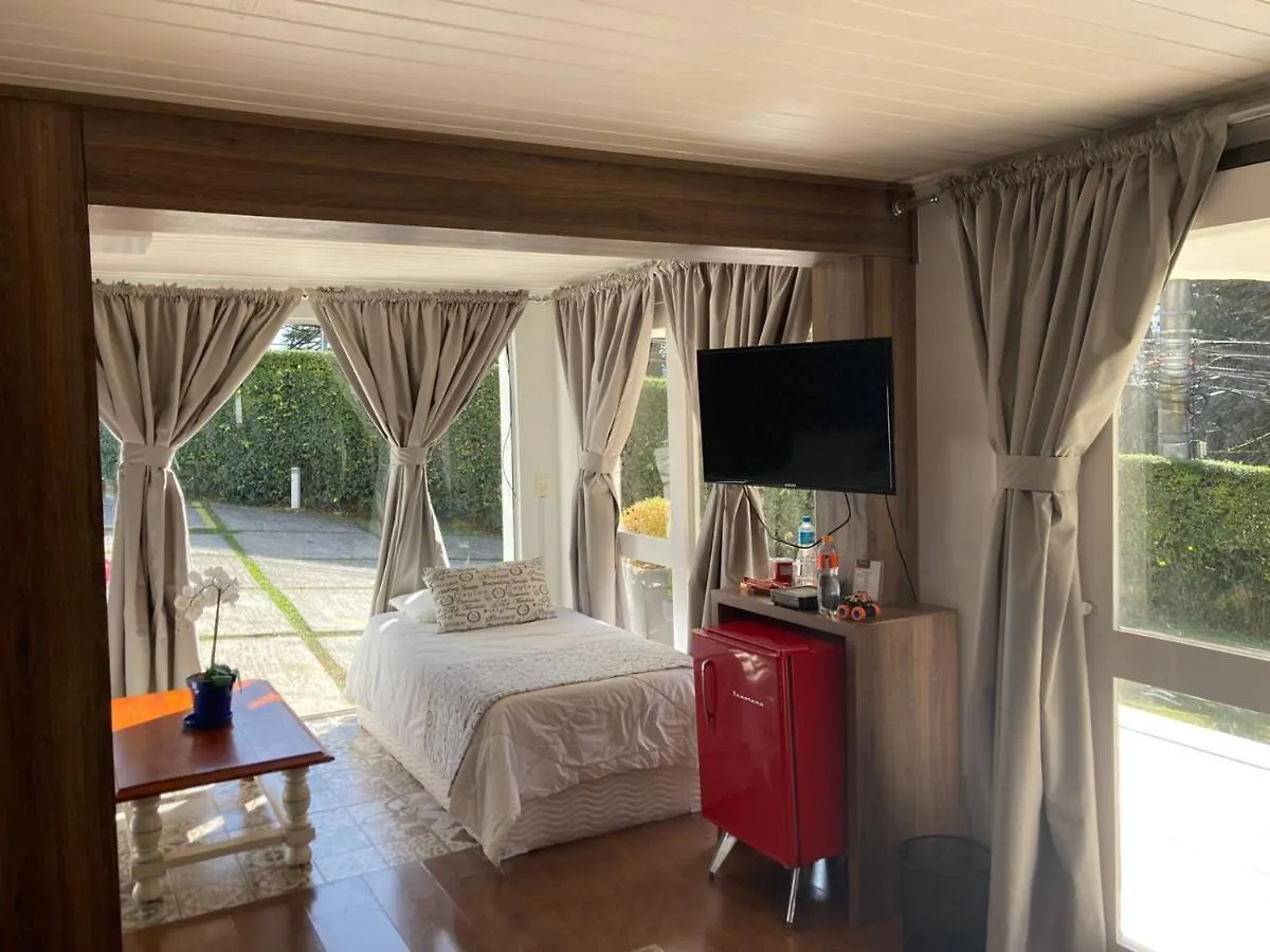 Vila De Charme Suites Campos do Jordao 3*,