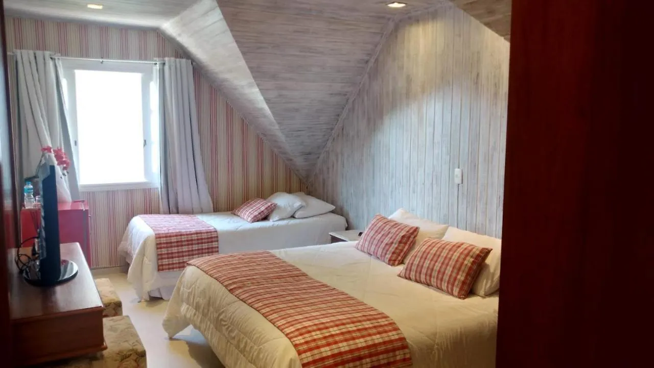 Vila De Charme Suites Campos do Jordao 3*,